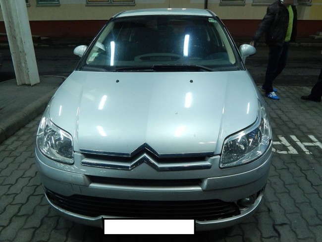 Українець намагався ввезти крадений автомобіль.