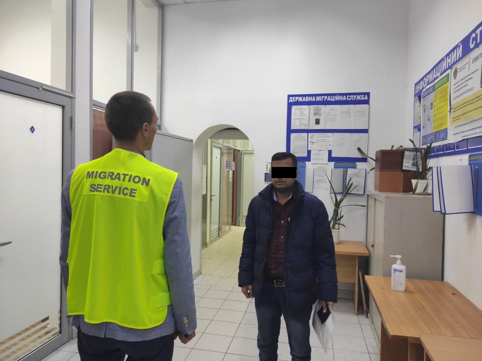 Працівники Берегівського відділу міграційної служби Закарпаття виявили іноземця, який проживав у Берегові без дозвільних документів.