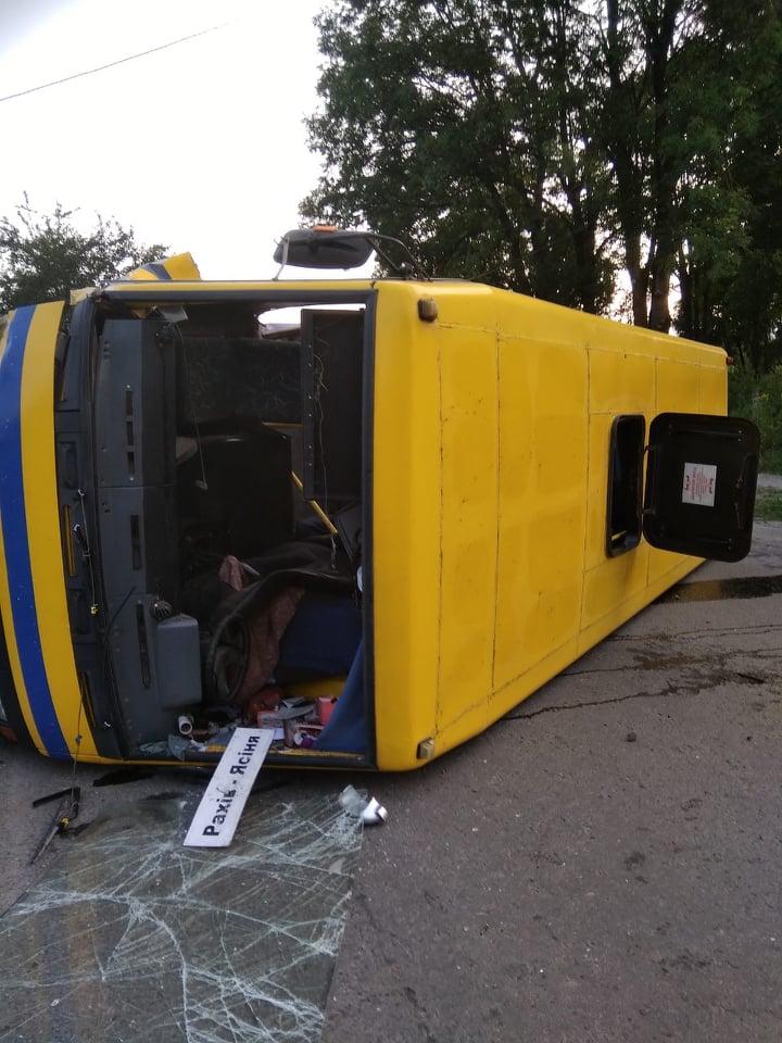 Аварія за участі рейсового автобуса “Ясіня-Рахів” сталася сьогодні, 28 серпня, у Рахівському районі.