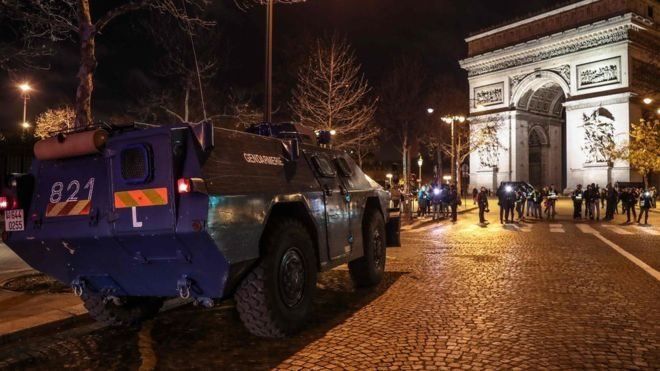Франція готується до антиурядових протестів, на вулиці вивели майже 90 тисяч співробітників служби безпеки.