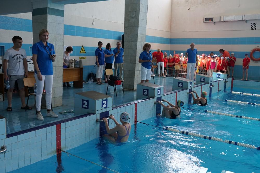 На турнірі в Ужгороді змагались 160 юних плавців