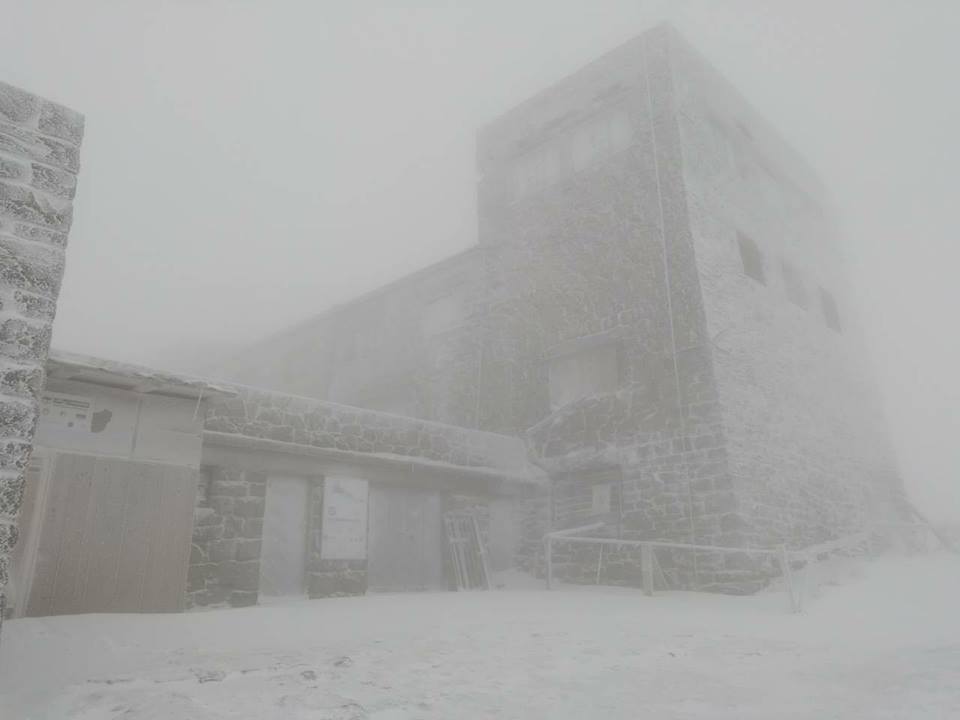 Сьомого травня на вершині гори Піп Іван температура повітря -6 Цельсія.