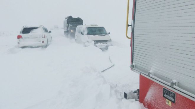У середу, 23 січня, снігопади накрили більшу частину України: в багатьох регіонах негода призвела до проблем із транспортним сполученням.