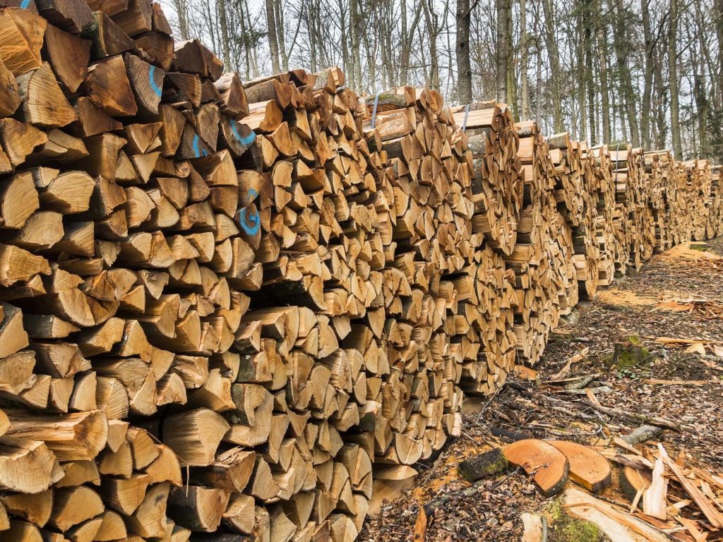 Шахраї продають в соціальних мережах дрова від імені ДП «Перечинський лісгосп» та просять попередньо перевести кошти на власний рахунок.