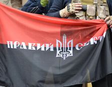 У Мукачеві бойовики з символікою "Правог...
