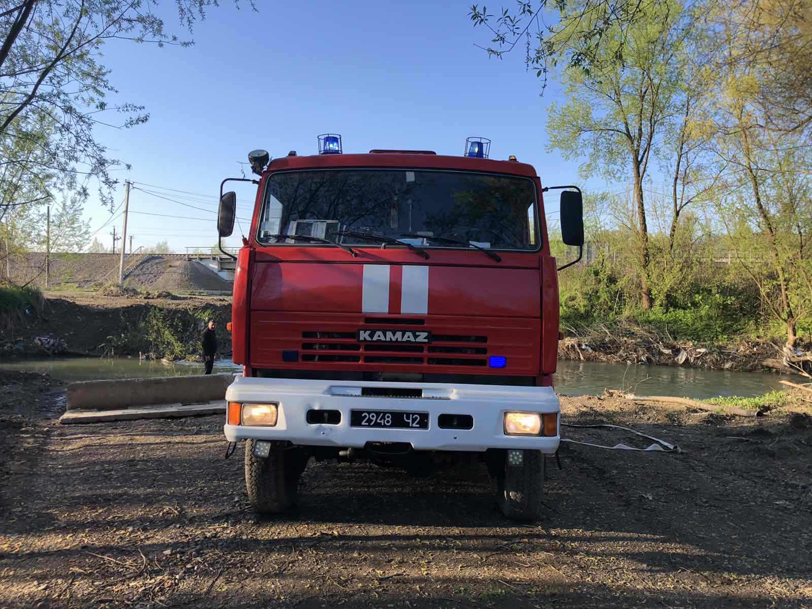 Пожарные спасли два жилых дома от разрушения во время пожара в селе Грушово.