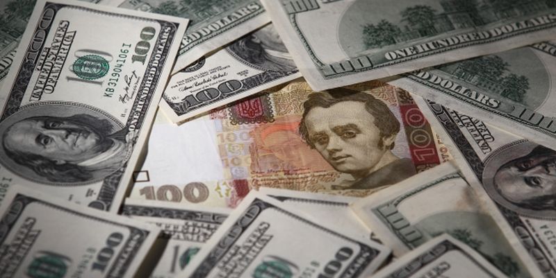 Національний банк послабив офіційний курс гривні до долара майже на 22 копійки. У той же час, курс національної валюти до євро зміцнився на 29 копійок.
