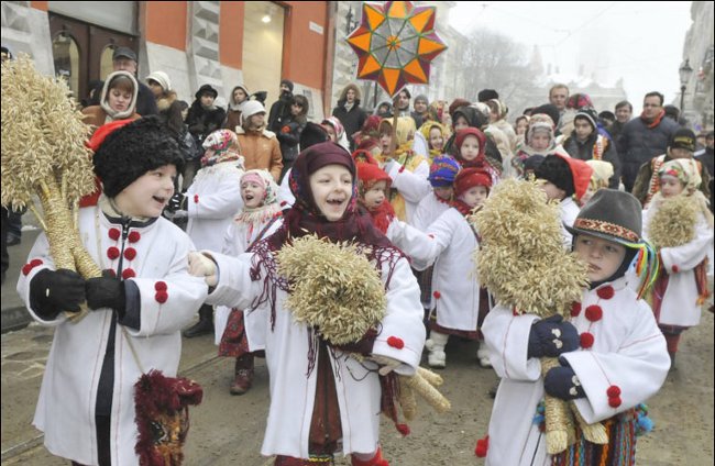 Колядки по-закарпатськи лунали в ужгородському скансені / ВІДЕО