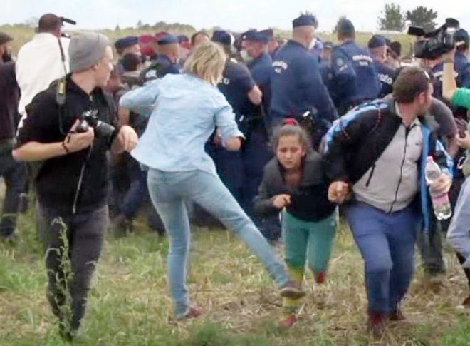 Верховний суд Угорщини виправдав операторку Петру Ласло, яка підставила підніжку чоловіку, який тікав від поліції з дитиною на руках. Такі кадри з'явилися на угорському телебаченні три роки тому.

