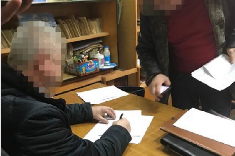 Днями директору Держархіву Закарпатської області оголосили про підозру у отриманні неправомірної вигоди.