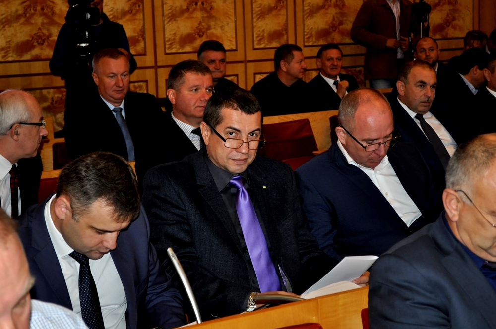 В ходе сессии Закарпатского областного совета депутаты большинством голосов приняли решение о необходимости автономного выстраивание экономических отношений с иностранными государствами и их регионами.
