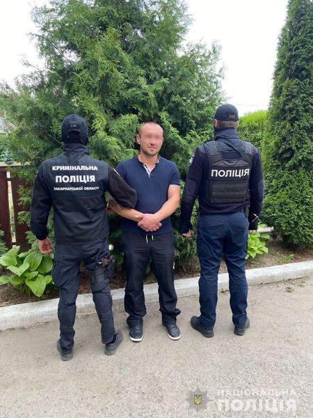 Поліцейські Закарпаття повідомили про підозру мешканцю Ужгородщини, що сприяв незаконному переправленню чоловіків через кордон