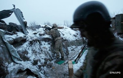 На мариупольском направлении из вооружения БМП и гранатометов боевики стреляли по Широкиному, Павлополю, Марьинке и Водяному. 