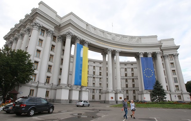 Одновременно сообщается, что представители сепаратистов намерены сегодня покинуть Минск.
