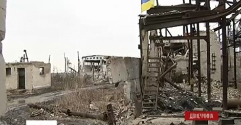 Сепаратисты, пользуясь прекращением огня, обустраивают свои огневые точки очень близко к украинским и пытаются взять шахту в полукольцо. Отдельные позиции уже под перекрестным огнем.