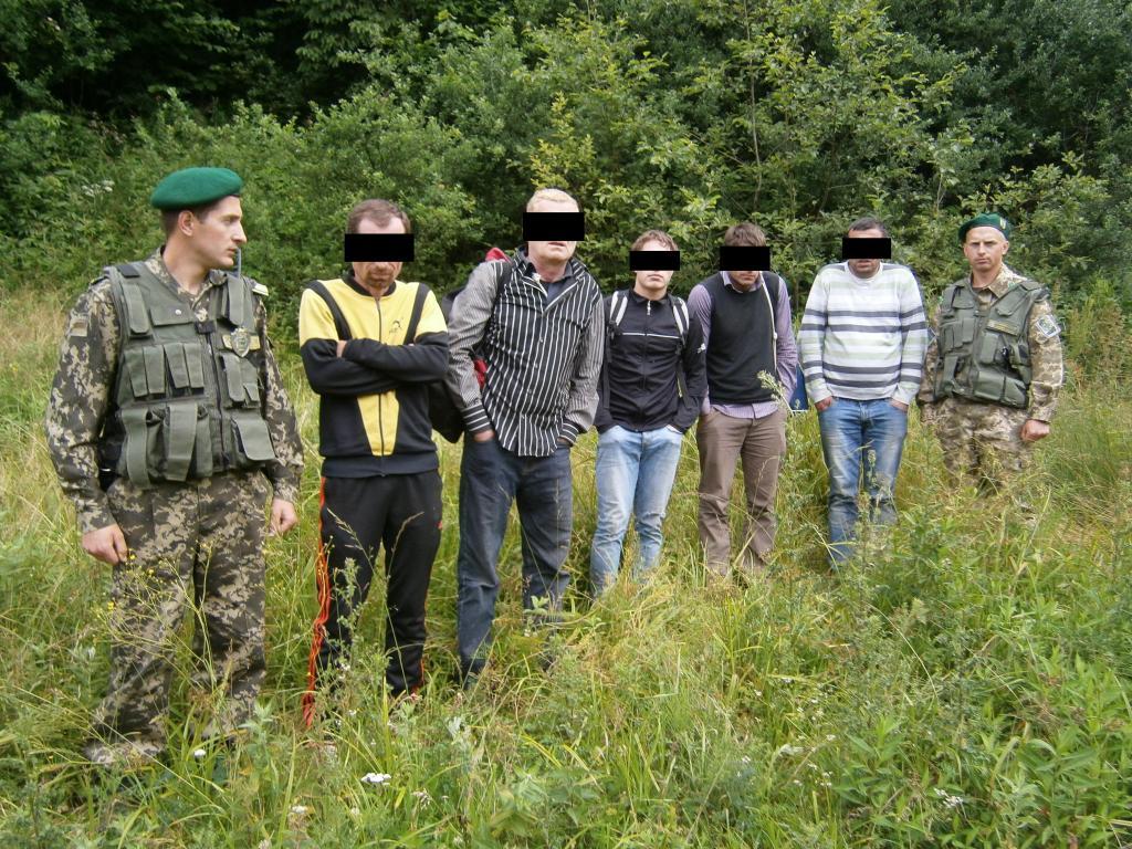 Сьогодні, 30 червня, на світанку, в ході проведення спецзаходів «Кордон-2015» прикордонники Чопського загону затримали п’ятьох вихідців з Кавказу, які прямували до Польщі.
