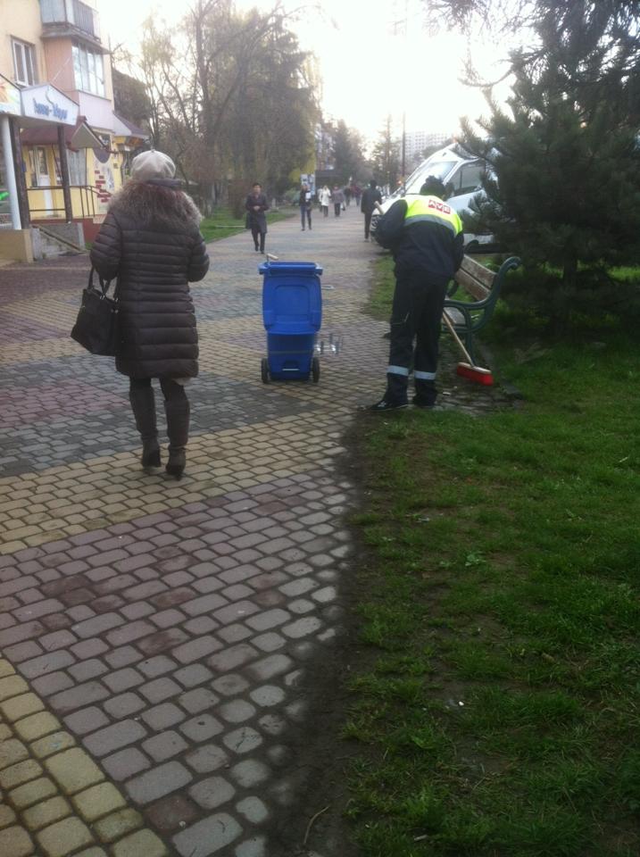 Ужгородців здивувала нова форма міських комунальників / ФОТО