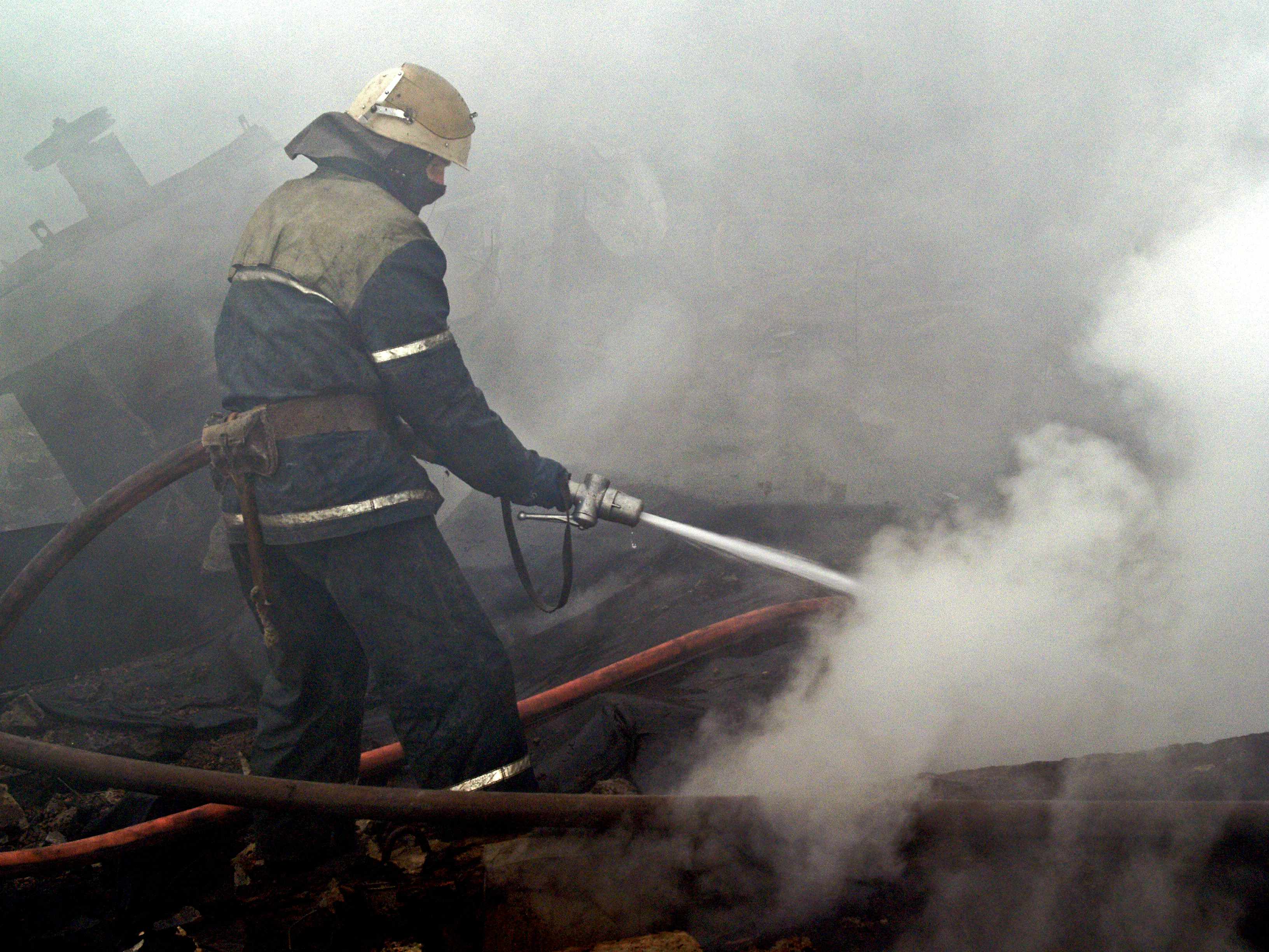 Сегодня, 31 марта, в 14:00 в оперативно-спасательную службу Закарпатья сообщили о пожаре в подвале пятиэтажного жилого дома в г. Мукачево на улице Индустриальной.