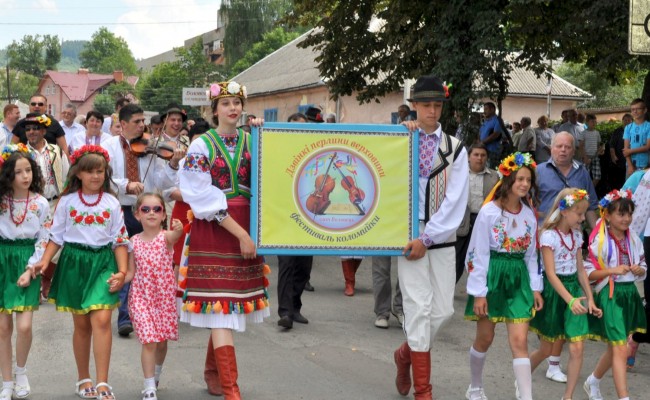 23 липня 2017 року на центральній площі селища Воловець відбувся обласний фестиваль коломийки «Дзвінкі перлини Верховини».

