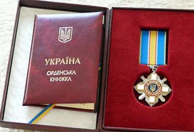 Президент Петр Порошенко подписал указы о награждении государственными наградами участников военных АТО, которые принимали участие в боях в Дебальцівському плацдарме.
