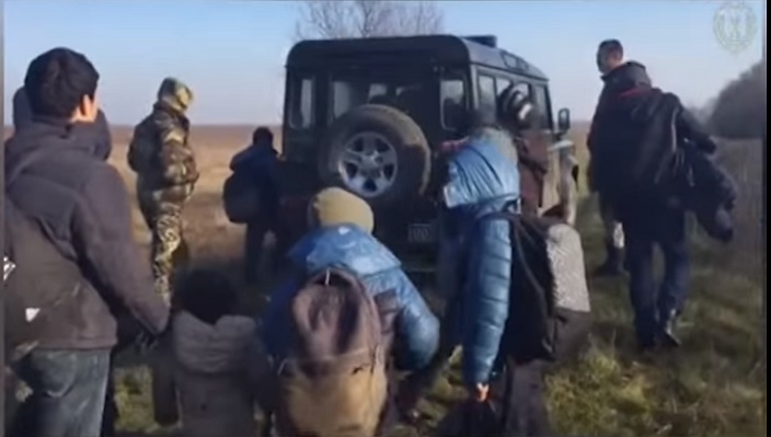 Группу незаконных мигрантов из 13 человек, 8 из которых дети, задержали вчера на Закарпатье сотрудники Государственной пограничной службы Украины. 