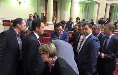 У Верховній Раді зібрали 159 підписів під постановою на підтримку резолюції про недовіру Кабінету міністрів на чолі з прем'єр-міністром Арсенієм Яценюком.