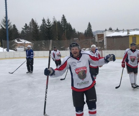 Сьогоднi 26 сiчня, у мiстi Свiднiк вiдбувся 11-й аматорський турнiр з хокею.