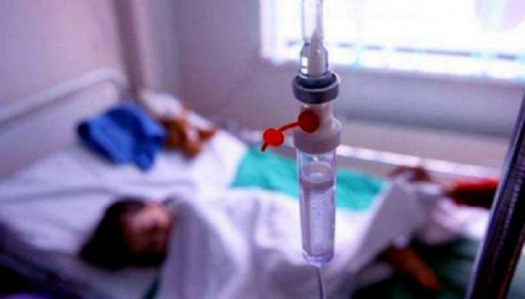 13 вересня, до обласної дитячої лікарні поступило семеро дітей з ознаками отруєння невідомою речовиною — усі учні 6-го класу школи №10 в Мукачеві.