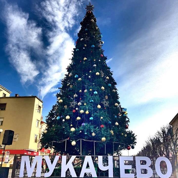Програму новорічно-різдвяних заходів, що триватимуть в Мукачеві до 20 січня 2018 року, оприлюднили в Мукачівській міській раді.
