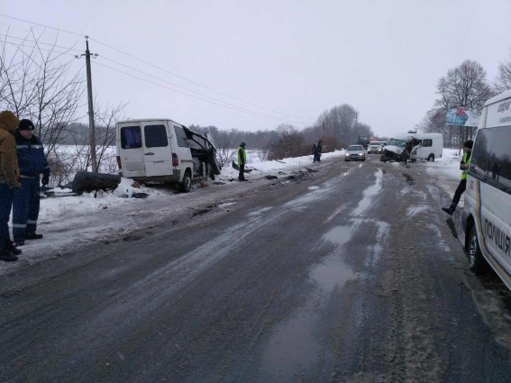 Сегодня, 14 января, около 11:00 в результате столкновения двух микроавтобусов «MERCEDES Sprinter», что произошло неподалеку Тячева, скончалась 55-летняя женщина и 54-летний мужчина. 