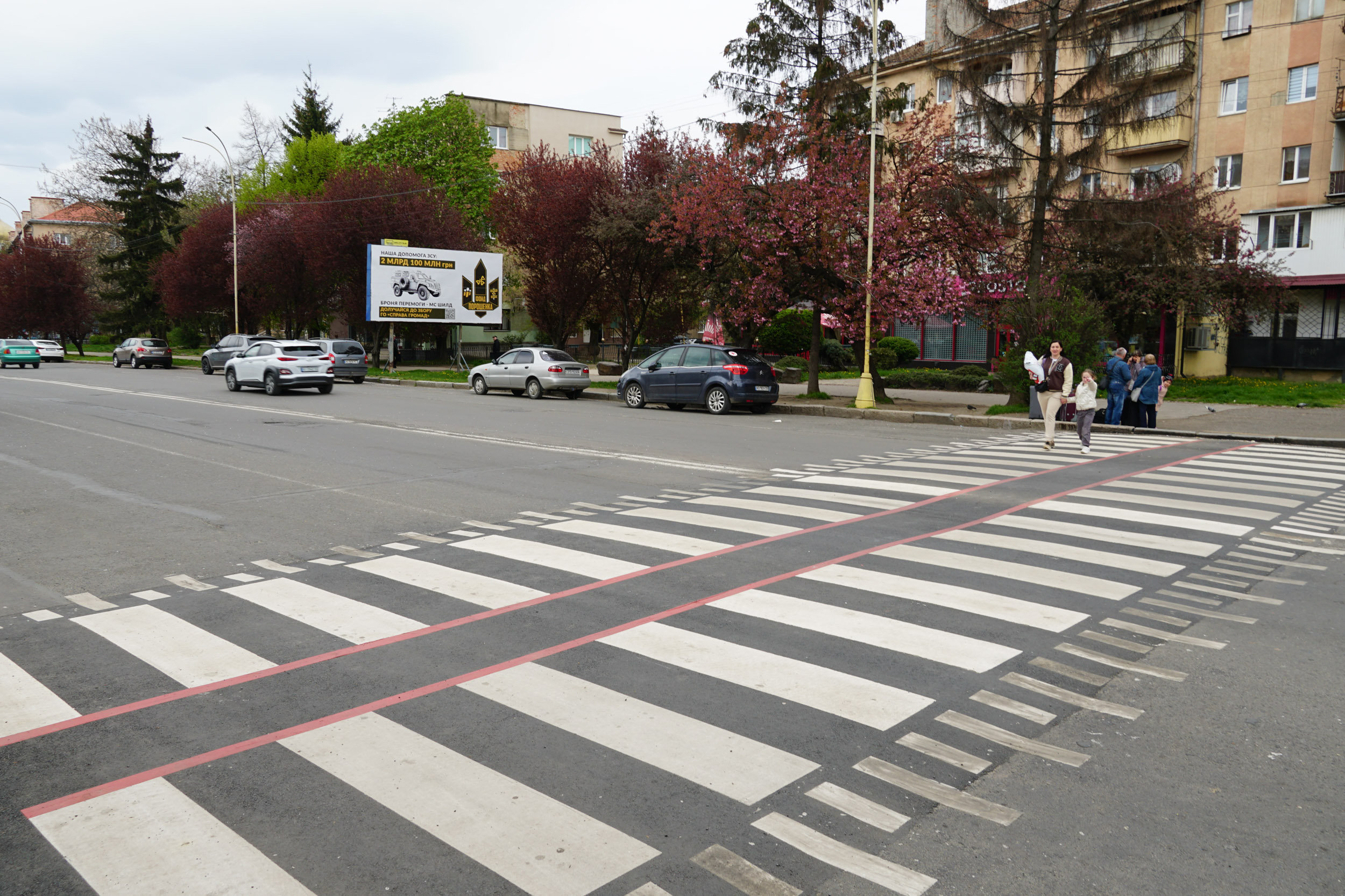 В Ужгороді встановили підвищені пішохідні переходи (ФОТО)