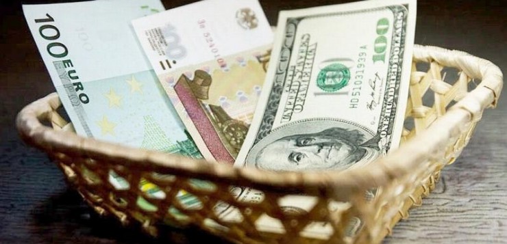 Національний банк України на четвер, 21 березня, залишив курс гривні практично без змін - до 27,16 гривень за долар.
