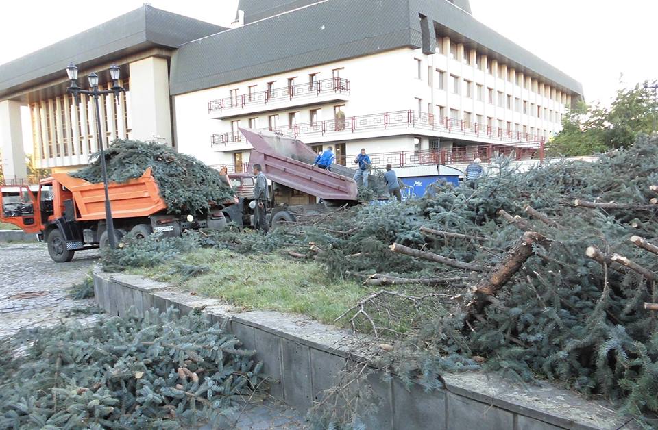 Чи дозволять забудувати зелену площу перед драмтеаром в центрі Ужгорода вирішить апеляційний суд. 
