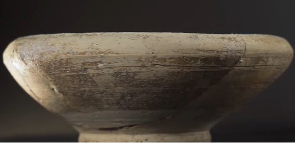 Найденная коллекция измеряет керамику от периода неолита до конца XVII века.