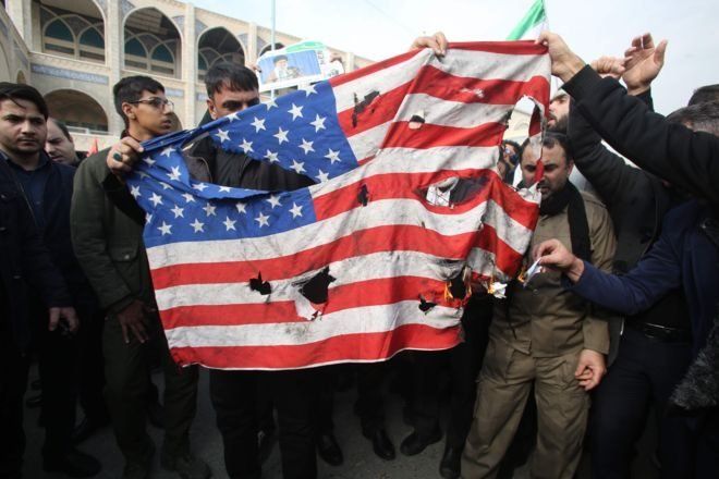 Політики і експерти вважають, що вбивство іранського генерала Касема Сулеймані означає збільшення напруження на Близькому Сході. Головне питання: чи призведе це до повномасштабної війни?

