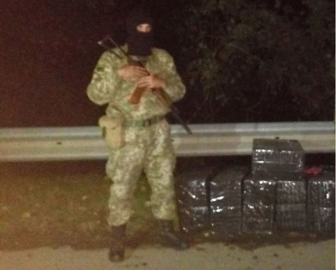  Вчера вечером пограничники отдела «Великий Бычков» Мукачевского отряда обнаружили в 20 метрах от держрубежу 6 пакетов табачных изделий.