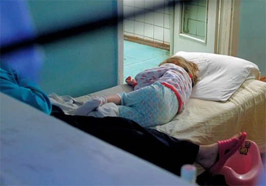 Сьогодні вночі, 16 березня, до Ужгородської міської дитячої клінічної лікарні було госпіталізовано трьох дітей 2014, 2009 та 2005 років народження. 