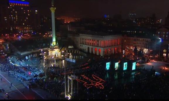 На Майдані в Києві зібралося близько 10 тисяч осіб вшанувати Небесну Сотню