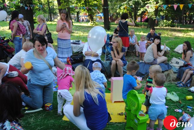 На один день парк Підзамковий став територією безтурботного та дуже цікавого дитинства. Тут розгорнувся волонтерський фестиваль «Місто щасливих дітей».

