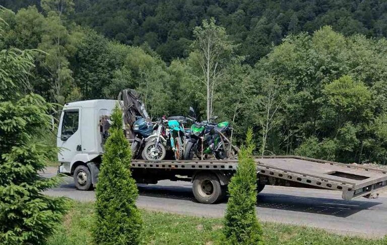 Днями на Тячівщині поліцейські затримали кількох мотоциклістів, що недотримувались ПДР. Поліцейські вилучили у них транспортні засоби.