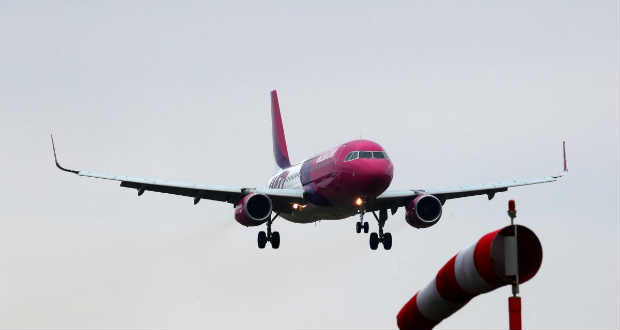 Авиакомпания Wizz Air с центром в Будапеште возобновляет рейсы из столицы
Украины в Германии, Дании, Эстонии, Греции и Великобритании.