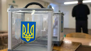На дільниці №210747, що в Ужгороді, виборчині відмовлялися видати бюлетені для голосування якщо вона не надасть довідку про те, що є внутрішньо переміщеною особою.

