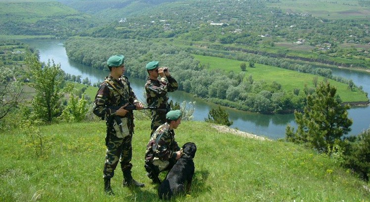 На Закарпатті пострілами зупиняли нелегалів