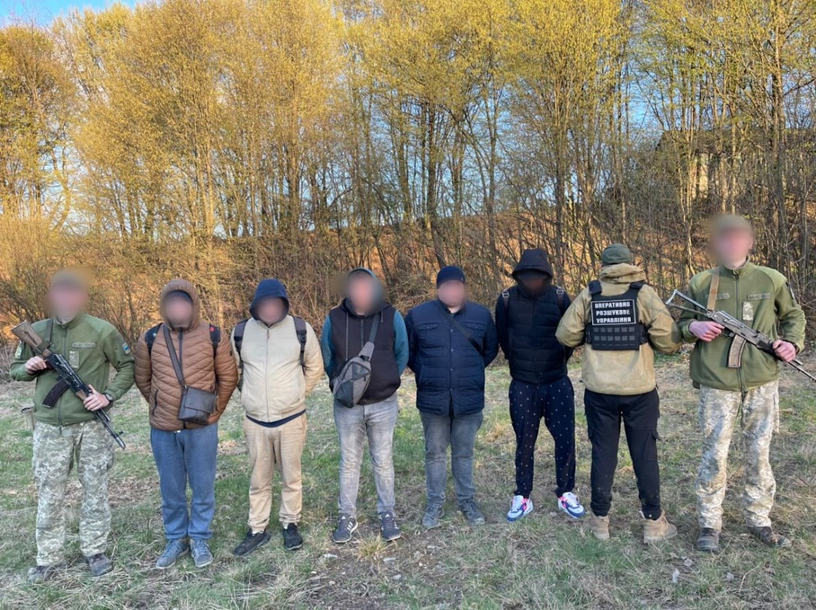 Учора прикордонники відділу «Косино» Мукачівського загону перепинили дев’ятьох чоловіків, які двома групами намагалися незаконно потрапити в Угорщину.

