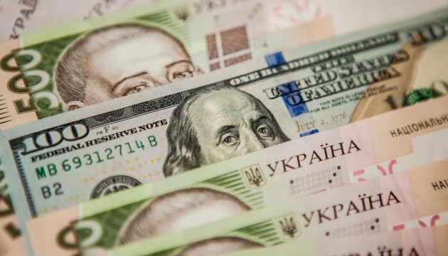 Аналітики розповіли, як зміниться курс долара в Україні