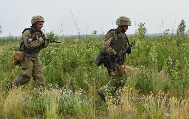 За минулу добу, 17 червня, підрозділи сепаратистів 66 разів обстріляли позиції ЗСУ на Донбасі. У результаті бойових дій п'ять бійців отримали поранення, передає прес-центр штабу АТО.
