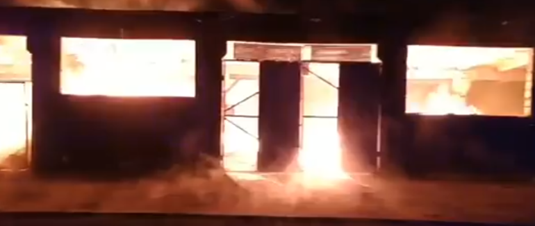 Як уже сьогодні повідомлялось, у Хусті вночі напередодні сталася пожежа в цеху із виготовлення паливних брикетів.