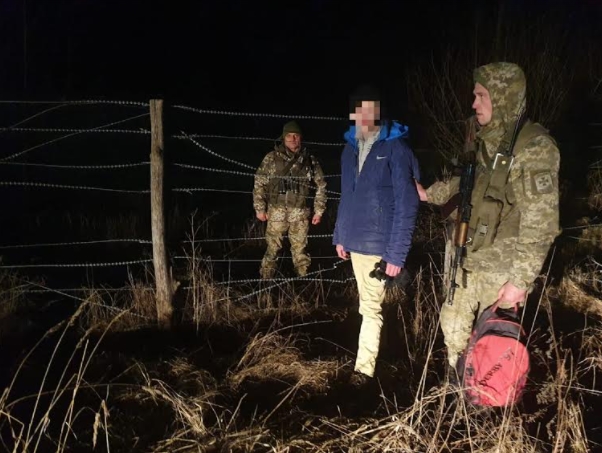 Пятеро украинцев призывного возраста, которые пытались пересечь границу за пределами пунктов пропуска, были задержаны военнослужащими Мукачевского отряда в течение последней недели.