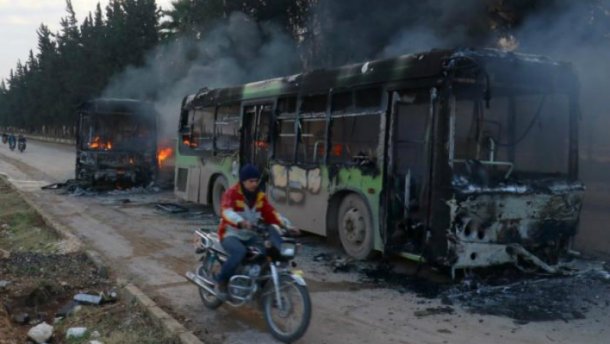Повстанці спалили кілька автобусів, які прямували до двох підконтрольних сирійському уряду селищ в провінції Ідліб, аби евакуювати звідти хворих і поранених.

