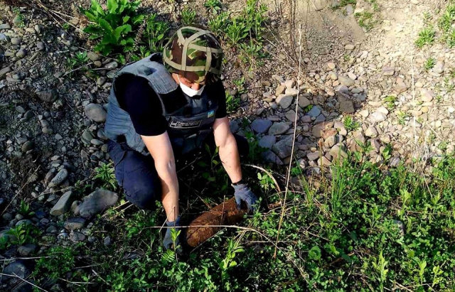 Підозрілий артилерійський снаряд було виявлено 9 травня, в урочищі Воєводино, села Тур'я Пасіка, що на Перечинщині.